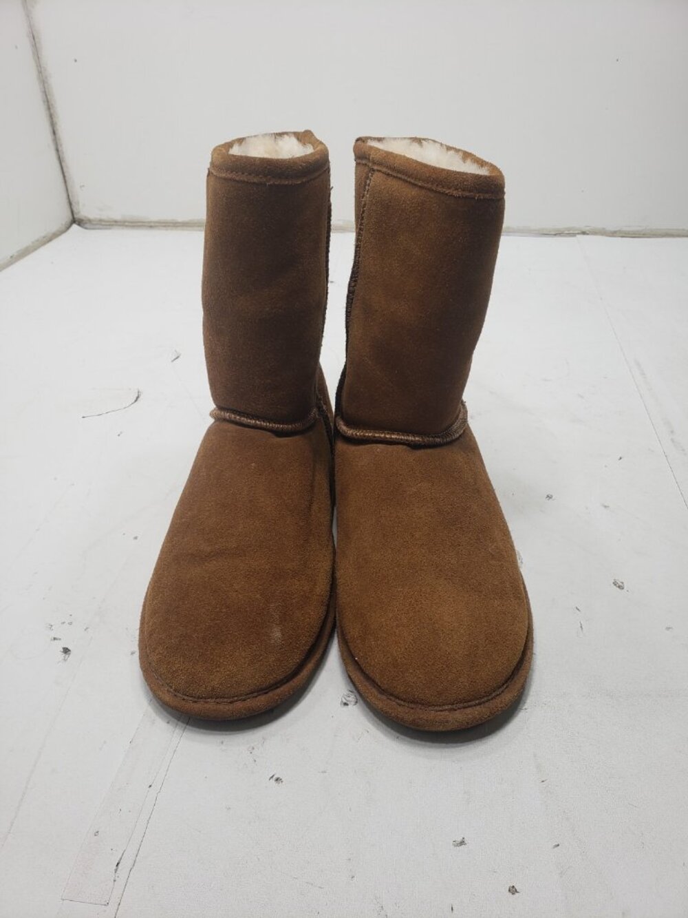 Bearpaw Emma Short Women's Size 10 Chestnut Suede Sheepskin Winter Boots